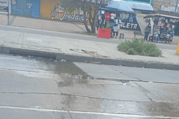 Aguas negras y malos olores afectan a comerciantes y residentes de La Gaitana, en Suba