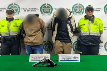 ¡Con brazalete del INPEC y en una camioneta robada! Policía capturó a dos presuntos ladrones en Bogotá