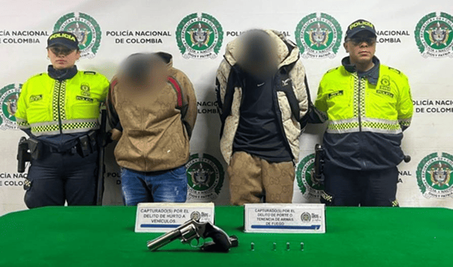 ¡Con brazalete del INPEC y en una camioneta robada! Policía capturó a dos presuntos ladrones en Bogotá