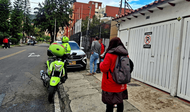Operativo en Usaquén deja un vehículo inmovilizado y dos comparendos por invasión del espacio público