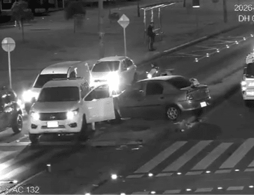 Siniestro vial en Suba: vehículo terminó contra el separador en la avenida Cali