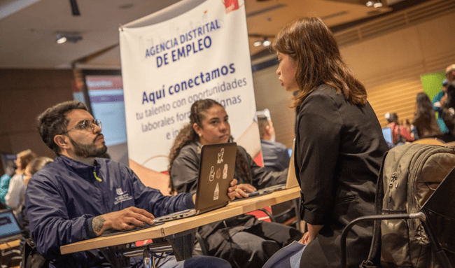 Bogotá lanza convocatoria con más de 1.000 vacantes y prioridad para jóvenes sin experiencia