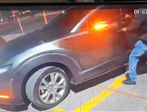 Delincuentes armados roban camioneta a una mujer cuando ingresaba a un conjunto residencial en Mazurén