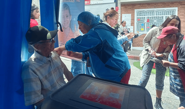 Bogotá evalúa una vacuna con mayor cobertura para prevenir el neumococo