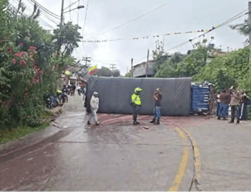 Accidente de camión obliga al cierre de la vía Bogotá-La Calera