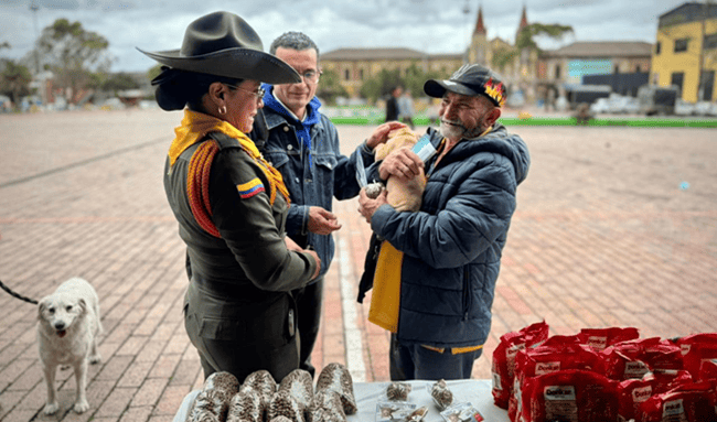 Carabineros llevaron ayuda y atención veterinaria gratuita a población vulnerable en Los Mártires