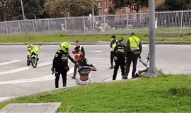 Vigilante de TransMilenio fue apuñ3lado tras reclamar a un colado en el Portal Suba