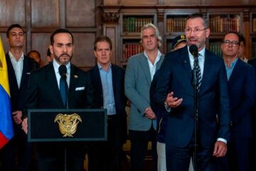 Gobierno y constructores unen esfuerzos para reconstruir viviendas tras el terremoto