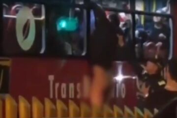 Capturado tras intentar robar un celular: quedó colgado de un articulado en la estación Quiroga.