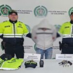 Capturan a hombre que se movilizaba armado y con chaqueta de Policía en Puente Aranda
