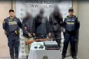 Capturan a tres presuntos apartamenteros en Lagos de Torca, Suba: tenían computadores y un rifle neumático