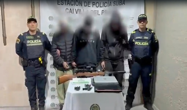 Capturan a tres presuntos apartamenteros en Lagos de Torca, Suba: tenían computadores y un rifle neumático