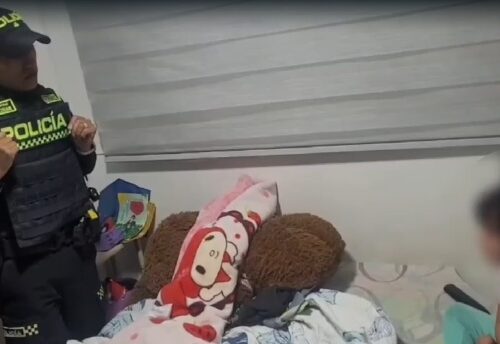 En Bosa, se logró el rescate de una menor de 5 años desde un tercer piso por presunto estado de abandono.