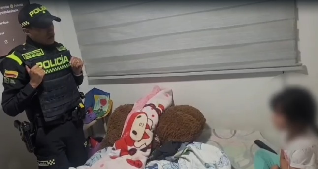 En Bosa, se logró el rescate de una menor de 5 años desde un tercer piso por presunto estado de abandono.