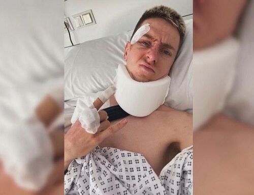 Tadej Pogacar reaparece en el hospital tras su aparatosa caída en la Vuelta a España