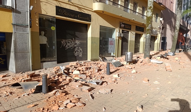 Pereira reporta 18 muertos tras fuerte sismo