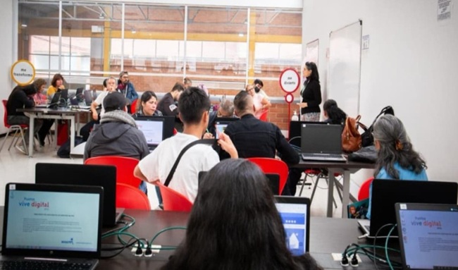 Jóvenes de Bogotá podrán estudiar gratis y recibir apoyo económico durante su formación