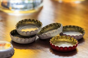 Más de 3.300 cervezas reenvasadas fueron descubiertas en operativo en Soacha: ¿a dónde iban?
