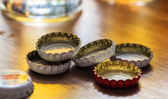 Más de 3.300 cervezas reenvasadas fueron descubiertas en operativo en Soacha: ¿a dónde iban?