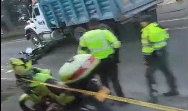Motociclista murió tras fuerte accidente con una volqueta en la avenida Boyacá