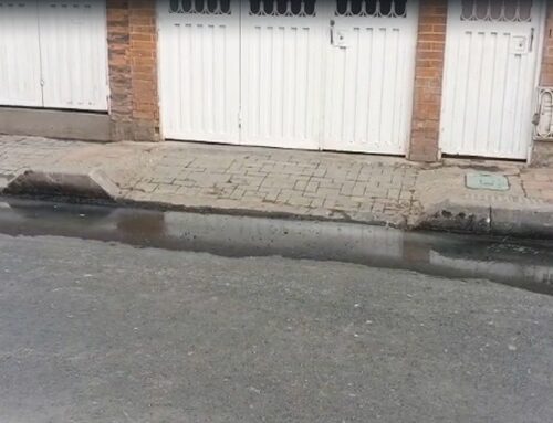 ¿Por qué nadie la arregla? Fuga de agua lleva más de 15 días en Bilbao, Suba