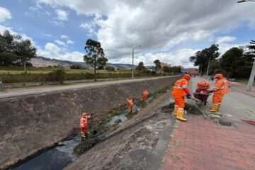 ¿Qué había en el canal de Usaquén? Retiran 15 toneladas de residuos