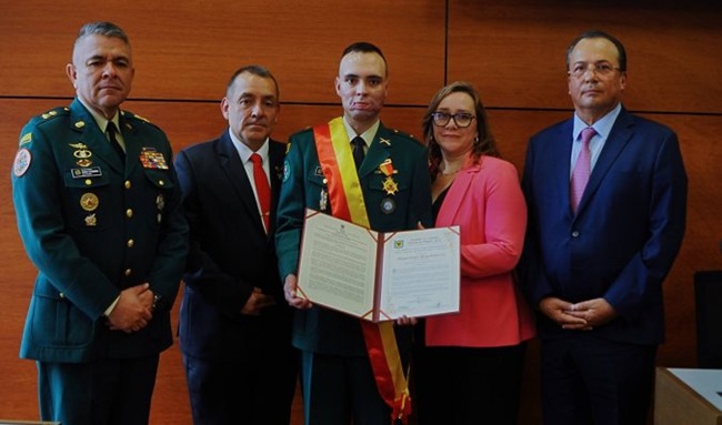Subteniente herido en Putumayo recibe reconocimiento del Concejo de Bogotá
