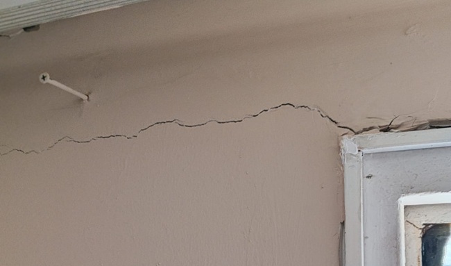Vecinos de Suba reportan grietas en viviendas tras fuerte sismo y piden revisión de las autoridades