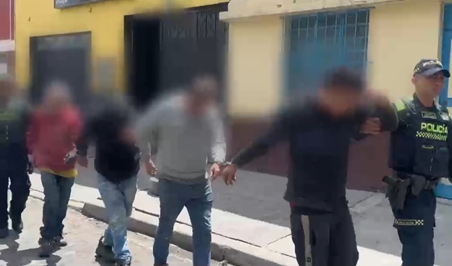 Cuatro capturados cuando desguazaban un vehículo hurtado en el barrio Restrepo