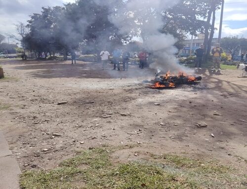 Capturan a presunto motoladrón en la avenida Cali; comunidad habría quemado su moto