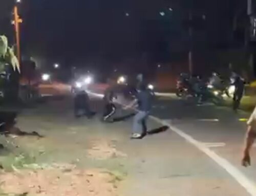 Habitantes de Cundinamarca, cansados del ruido, se enfrentaron a motociclistas a piedra
