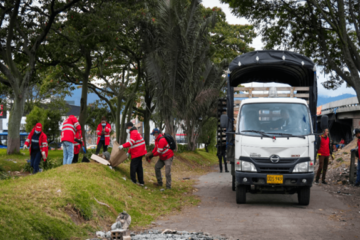 Desmontan siete cambuches y retiran 1,5 toneladas de residuos en Bogotá