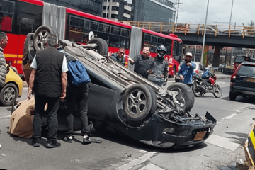 Mujer resulta herida tras volcamiento de vehículo en la Autopista Norte, a la altura de la calle 116 en Suba