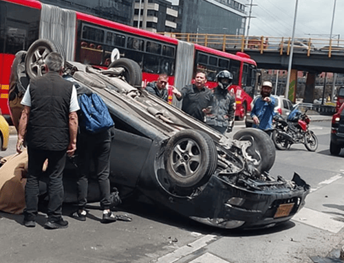 Mujer resulta herida tras volcamiento de vehículo en la Autopista Norte, a la altura de la calle 116 en Suba