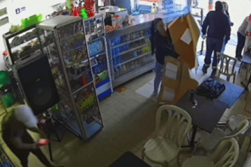 Mientras distraen a la vendedora, sus cómplices roban con total tranquilidad en la Toscana, Suba