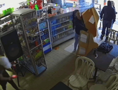 Mientras distraen a la vendedora, sus cómplices roban con total tranquilidad en la Toscana, Suba