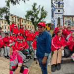 Alcaldía Local de Suba entregó 700 sudaderas a personas mayores beneficiadas con los Presupuestos Participativos