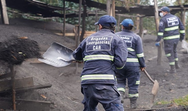 CAR despliega brigadistas en operativos contra quemas ilegales para evitar incendios forestales