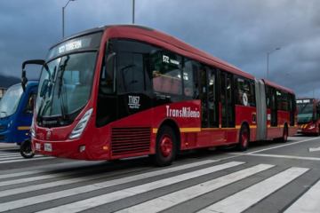 TransMilenio estrena nuevas rutas con buses articulados duales eléctricos