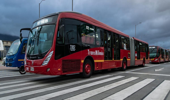 TransMilenio estrena nuevas rutas con buses articulados duales eléctricos