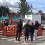 Fuerte trancón en la NQS por manifestaciones: usuarios de TransMilenio caminan para llegar a sus destinos