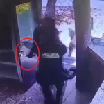 Ataque con cuchillo a policía en el CAI Galán deja un uniformado herido y un hombre muerto