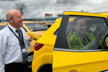 Bogotá implementó códigos QR en los taxis para que los usuarios verifiquen la información del servicio