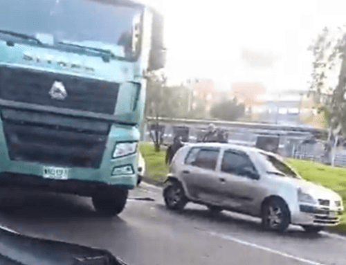 Choque entre tractocamión y automóvil genera fuerte congestión en la Autopista Norte, en Suba