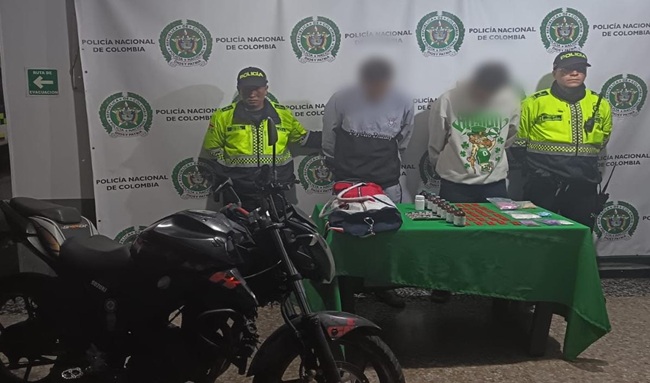 ¡La maleta los delató! Dos hombres fueron capturados con varias sustancias en Antonio Nariño