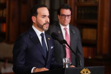 De la Espriella pide investigar corrupción del gobierno anterior