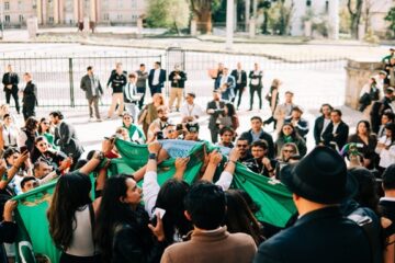Tensión entre congresistas durante plantón por el aborto en Bogotá