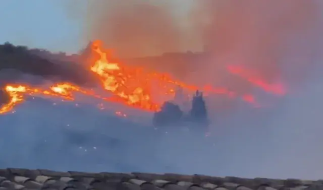 Grave incendio forestal en Villa de Leyva será atendido con apoyo de helicópteros