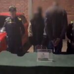 Golpe al hurto de vehículos: dos capturados con anotaciones por varios delitos y un automóvil recuperado en Bosa.