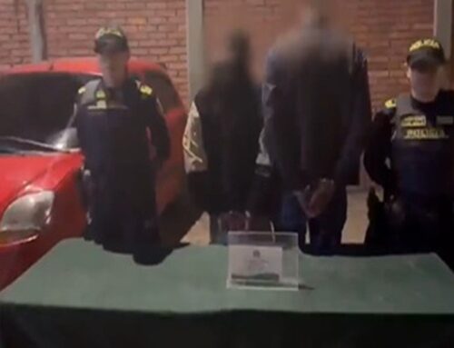 Golpe al hurto de vehículos: dos capturados con anotaciones por varios delitos y un automóvil recuperado en Bosa.